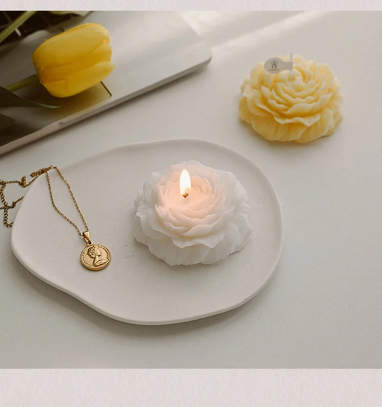 Detailed Rose Shaped Scented Candle With Gift Box