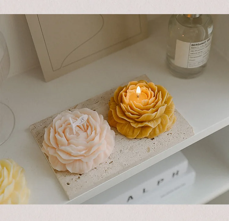 Detailed Rose Shaped Scented Candle With Gift Box